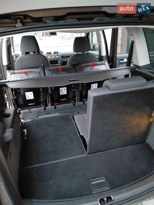 Микровэн Volkswagen Touran 2011 в Сквире