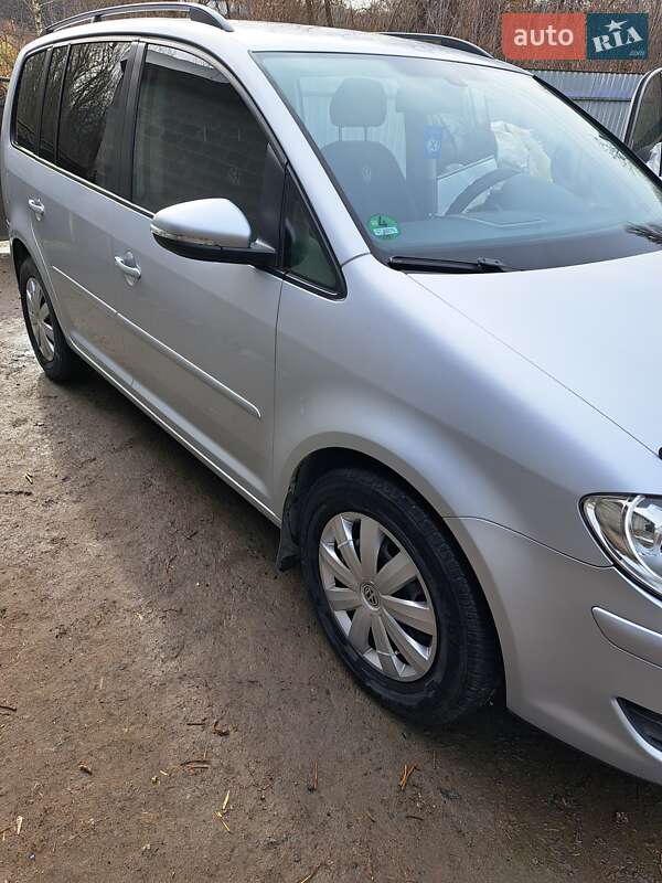 Минивэн Volkswagen Touran 2009 в Изяславе
