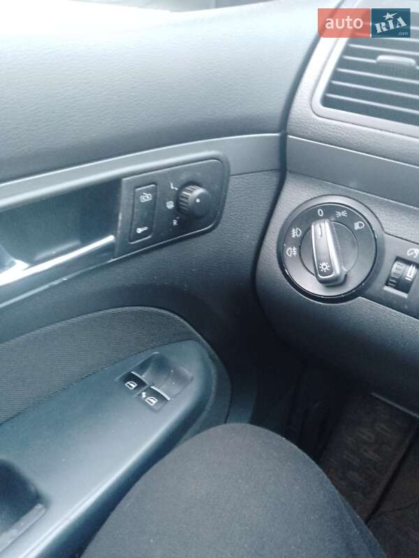 Минивэн Volkswagen Touran 2003 в Полонном