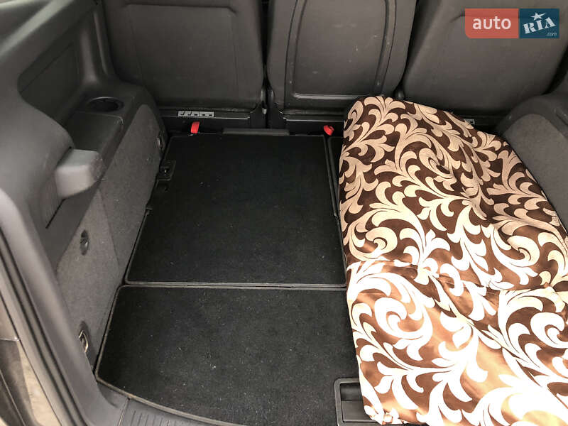 Минивэн Volkswagen Touran 2012 в Харькове