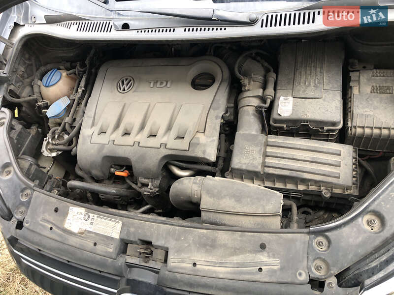 Минивэн Volkswagen Touran 2012 в Харькове