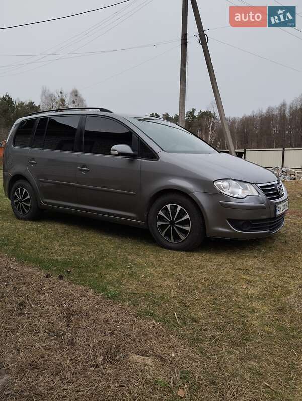 Мінівен Volkswagen Touran 2007 в Ємільчиному