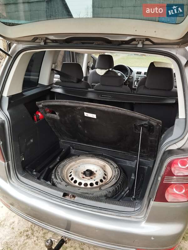 Мінівен Volkswagen Touran 2007 в Ємільчиному