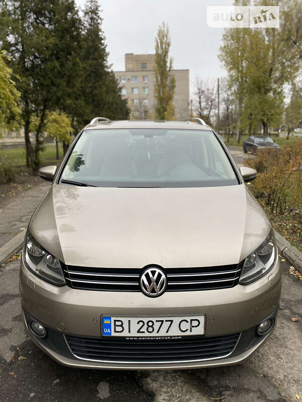 Мінівен Volkswagen Touran 2014 в Горішніх Плавнях