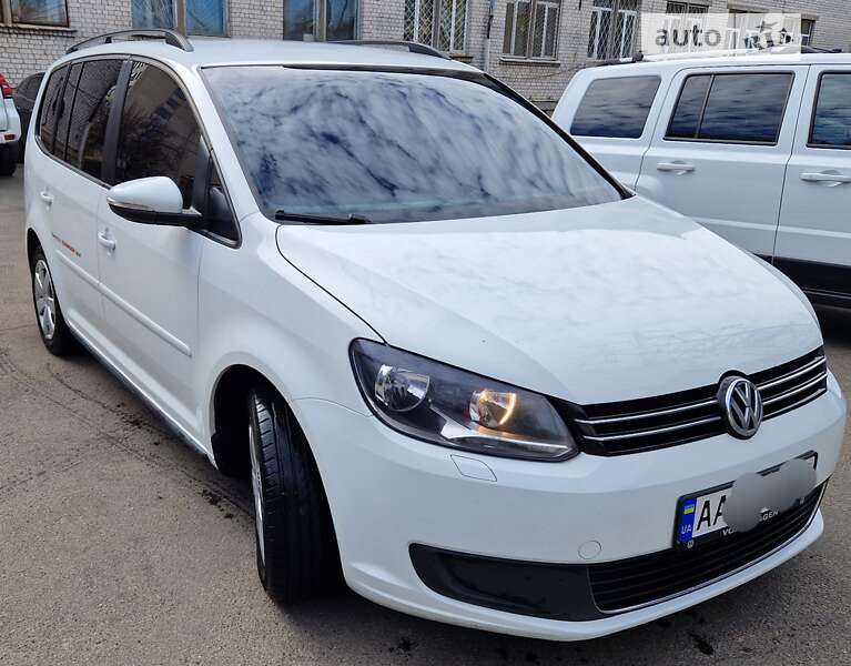 Микровэн Volkswagen Touran 2014 в Киеве
