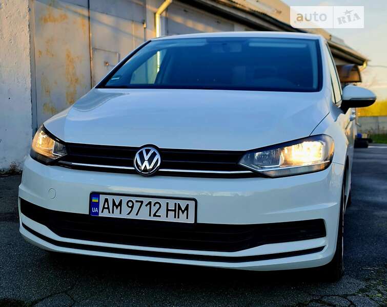 Микровэн Volkswagen Touran 2017 в Бердичеве