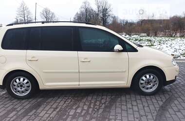 Минивэн Volkswagen Touran 2004 в Долине