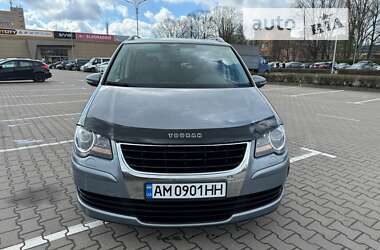 Минивэн Volkswagen Touran 2010 в Житомире