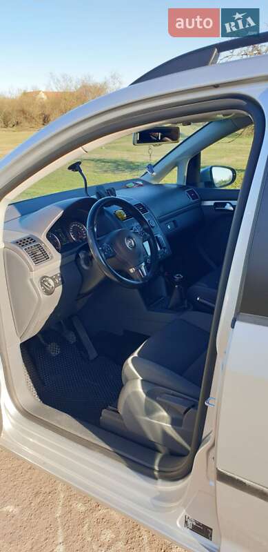 Мінівен Volkswagen Touran 2012 в Сарнах