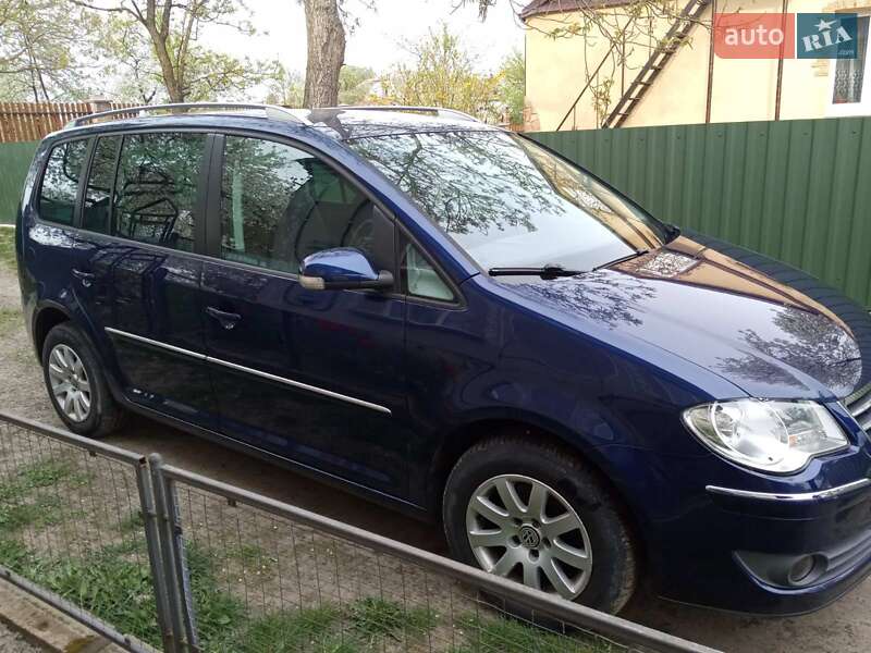 Мінівен Volkswagen Touran 2007 в Дубні