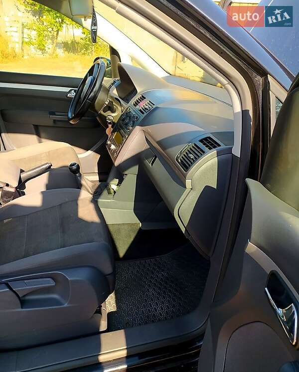 Мінівен Volkswagen Touran 2006 в Одесі