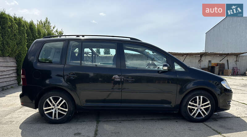 Минивэн Volkswagen Touran 2008 в Киеве