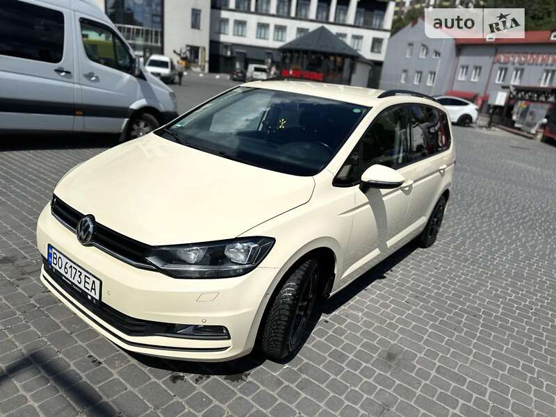 Седан Volkswagen Touran 2016 в Тернополі