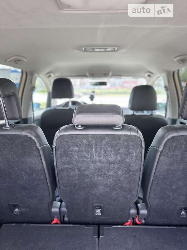 Седан Volkswagen Touran 2016 в Тернополі