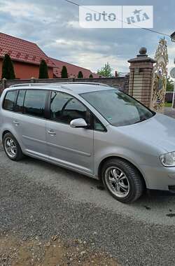 Минивэн Volkswagen Touran 2004 в Черновцах