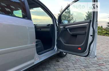 Минивэн Volkswagen Touran 2005 в Нововолынске