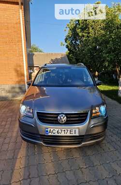 Минивэн Volkswagen Touran 2010 в Луцке