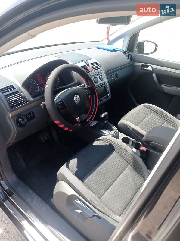 Мінівен Volkswagen Touran 2010 в Запоріжжі