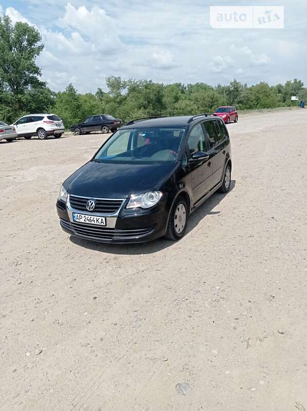 Мінівен Volkswagen Touran 2010 в Запоріжжі