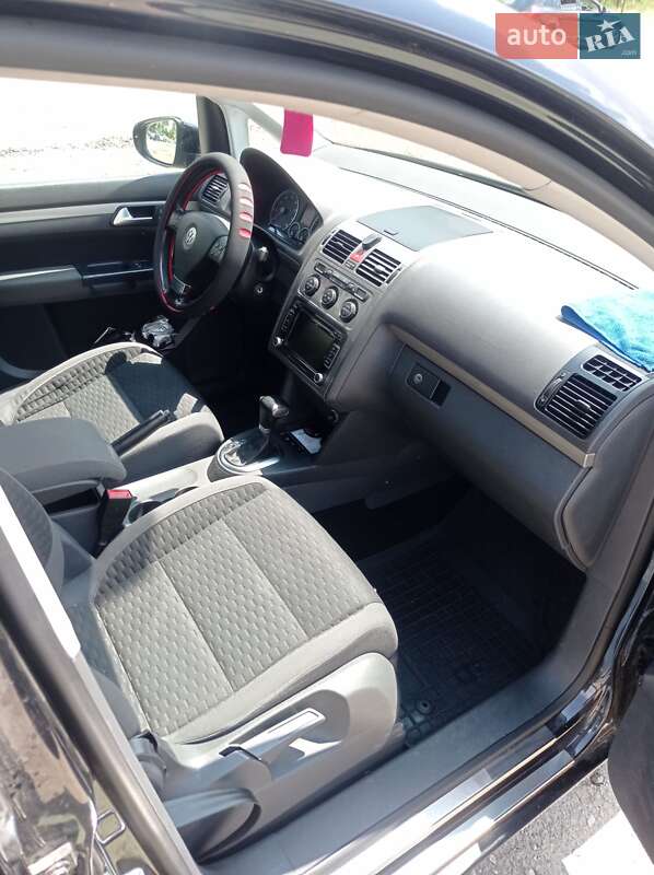 Мінівен Volkswagen Touran 2010 в Запоріжжі