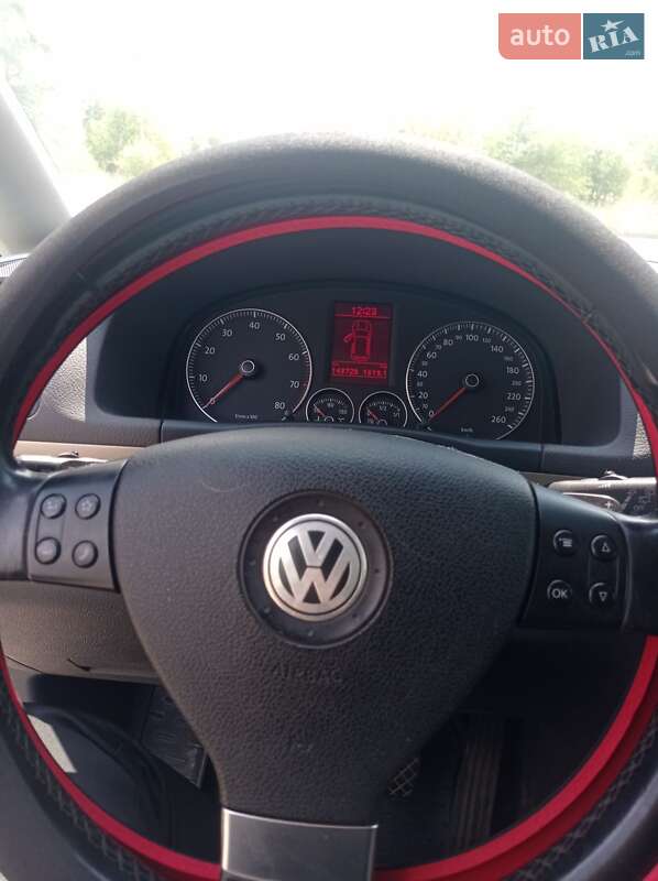 Мінівен Volkswagen Touran 2010 в Запоріжжі