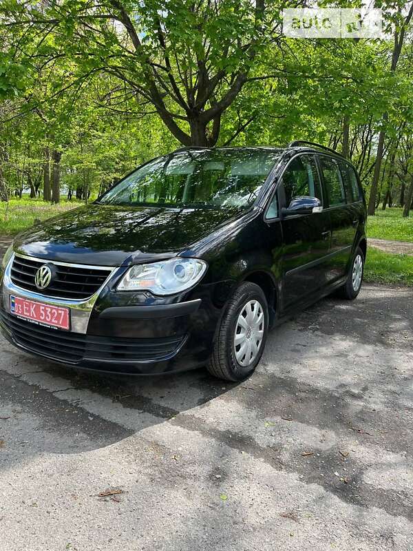 Минивэн Volkswagen Touran 2007 в Хороле