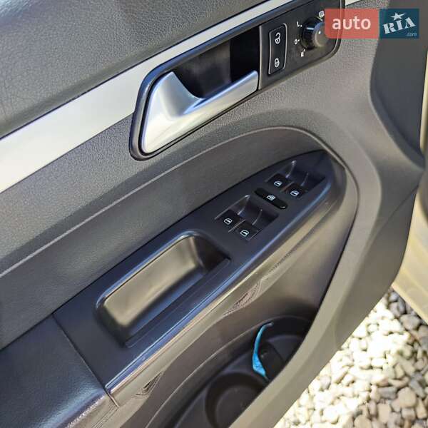 Минивэн Volkswagen Touran 2015 в Ивано-Франковске