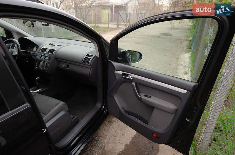 Мінівен Volkswagen Touran 2014 в Одесі