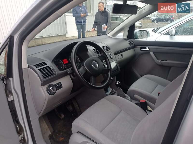 Минивэн Volkswagen Touran 2004 в Черновцах