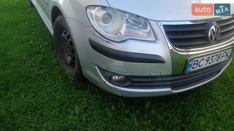 Мінівен Volkswagen Touran 2009 в Львові