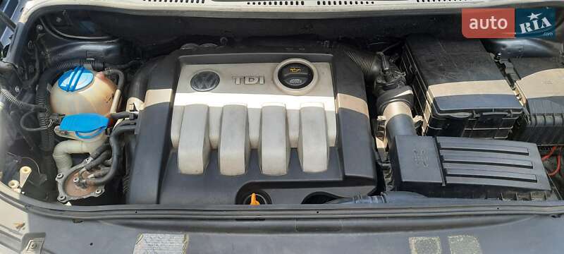 Минивэн Volkswagen Touran 2005 в Харькове