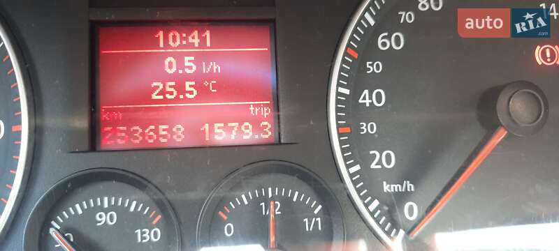 Минивэн Volkswagen Touran 2005 в Харькове