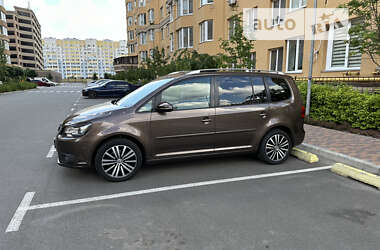 Минивэн Volkswagen Touran 2012 в Вишневом