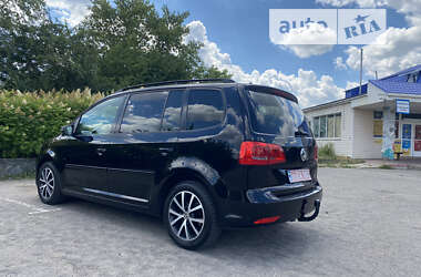 Минивэн Volkswagen Touran 2011 в Новоархангельске