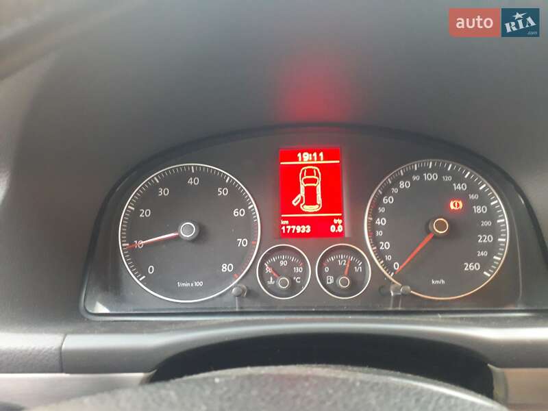 Минивэн Volkswagen Touran 2007 в Шишаки