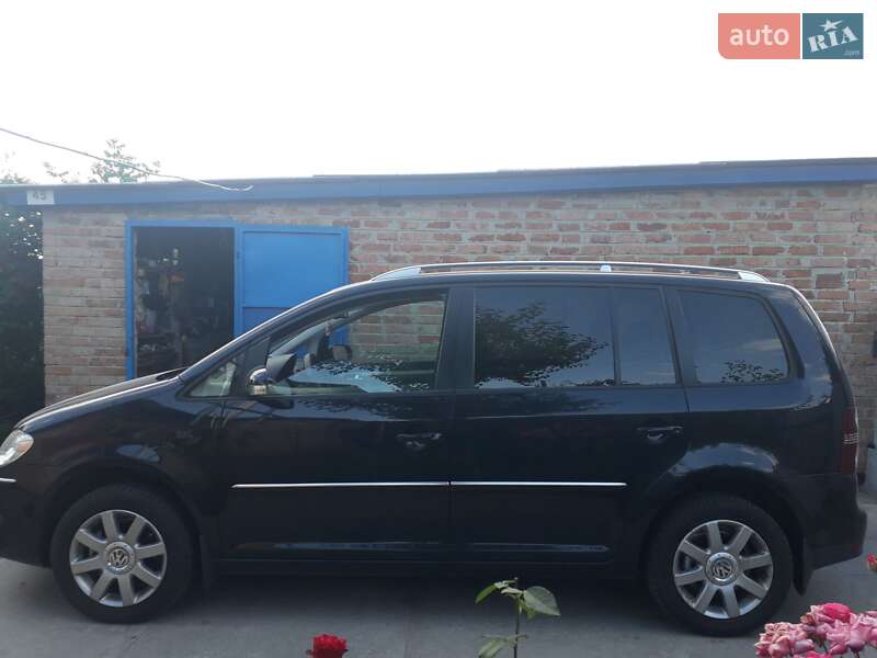 Минивэн Volkswagen Touran 2007 в Шишаки