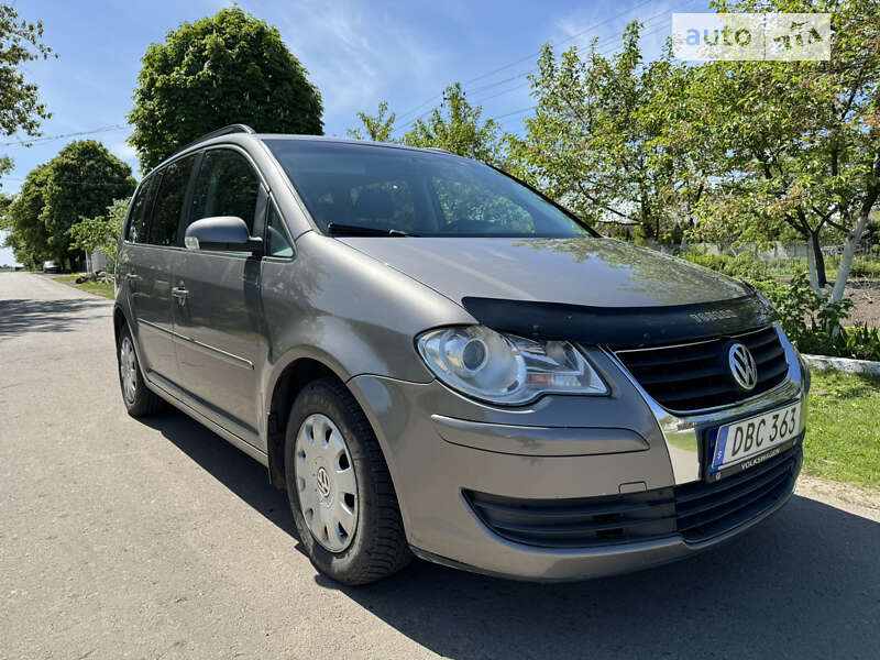 Минивэн Volkswagen Touran 2009 в Ровно