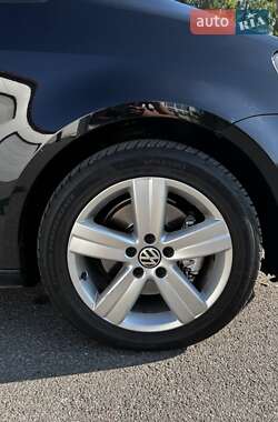 Минивэн Volkswagen Touran 2011 в 