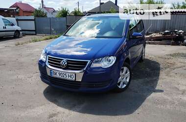 Мінівен Volkswagen Touran 2009 в Костопілі