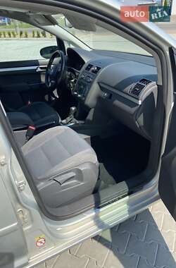 Минивэн Volkswagen Touran 2012 в 