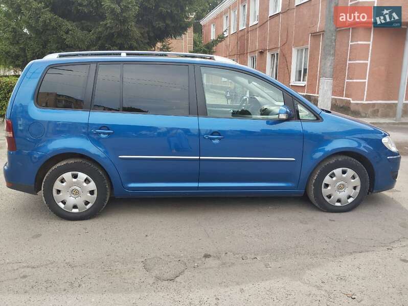 Мінівен Volkswagen Touran 2008 в Луцьку