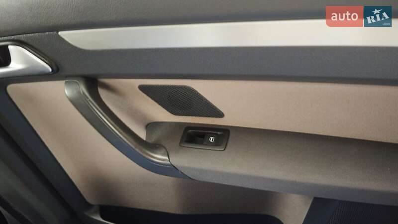 Мінівен Volkswagen Touran 2008 в Луцьку