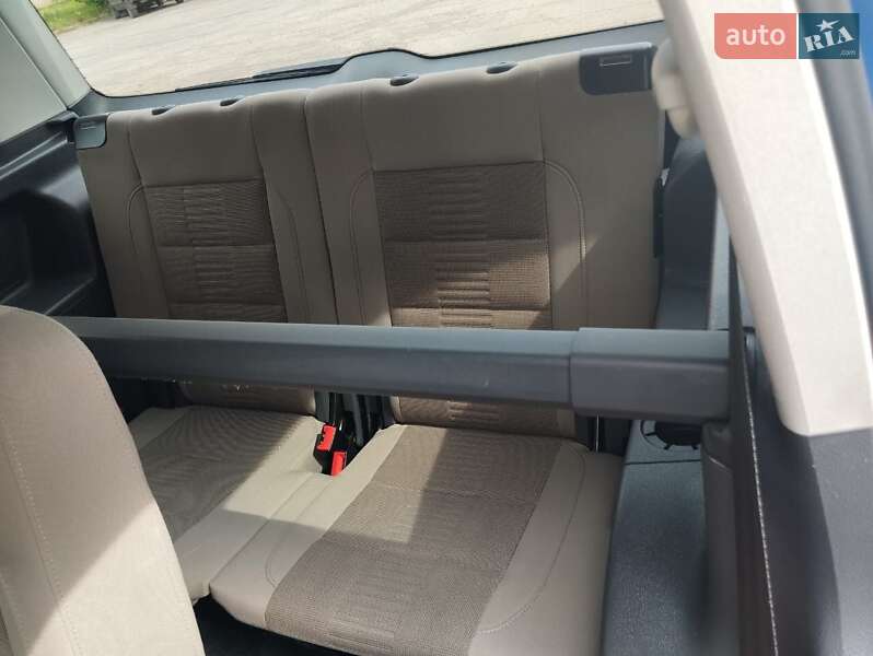 Мінівен Volkswagen Touran 2008 в Луцьку