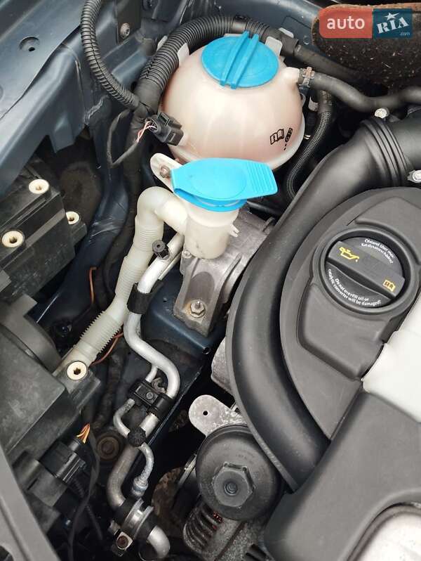 Мінівен Volkswagen Touran 2008 в Луцьку