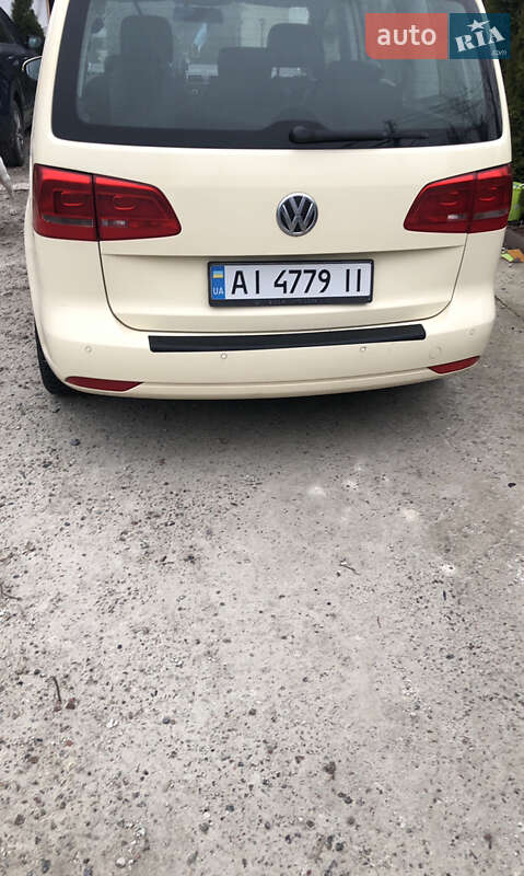 Мінівен Volkswagen Touran 2015 в Обухові