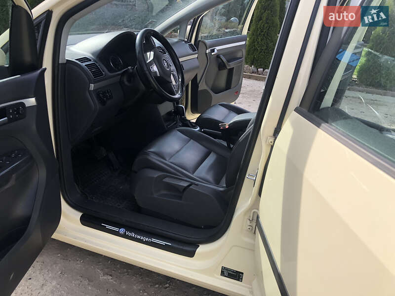 Мінівен Volkswagen Touran 2015 в Обухові