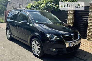 Мінівен Volkswagen Touran 2009 в Києві