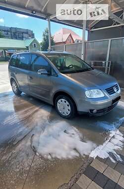 Мінівен Volkswagen Touran 2003 в Сваляві