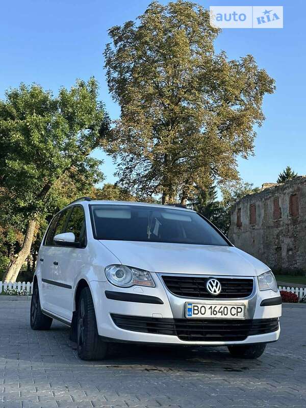 Минивэн Volkswagen Touran 2010 в Бережанах