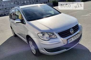 Мінівен Volkswagen Touran 2008 в Києві